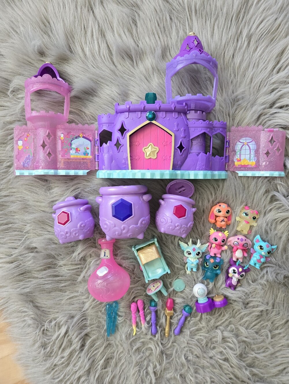 Magic Mixies Mixlings Magic Castle Playset With Extra Mixling Characters